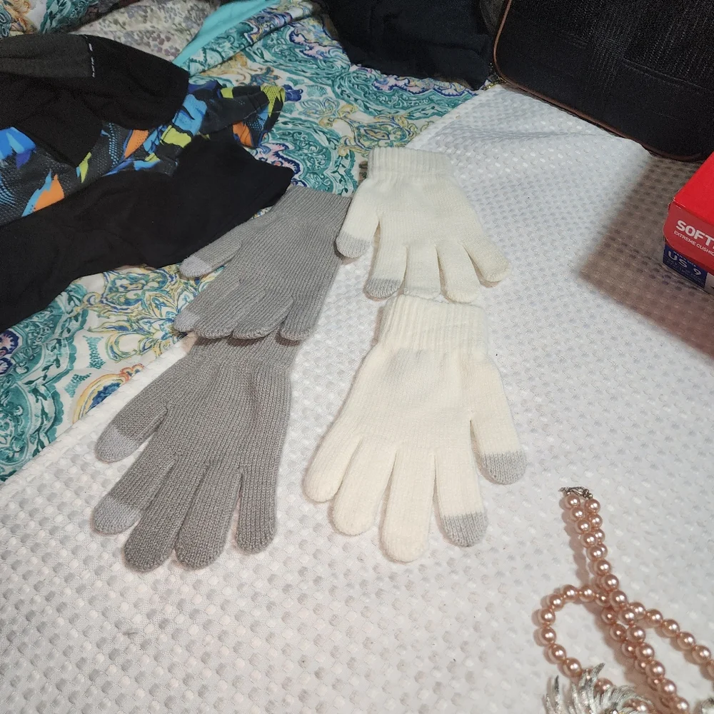 STEVE MADDEN NWOT WOMENS KNIT GLOVES set of 2